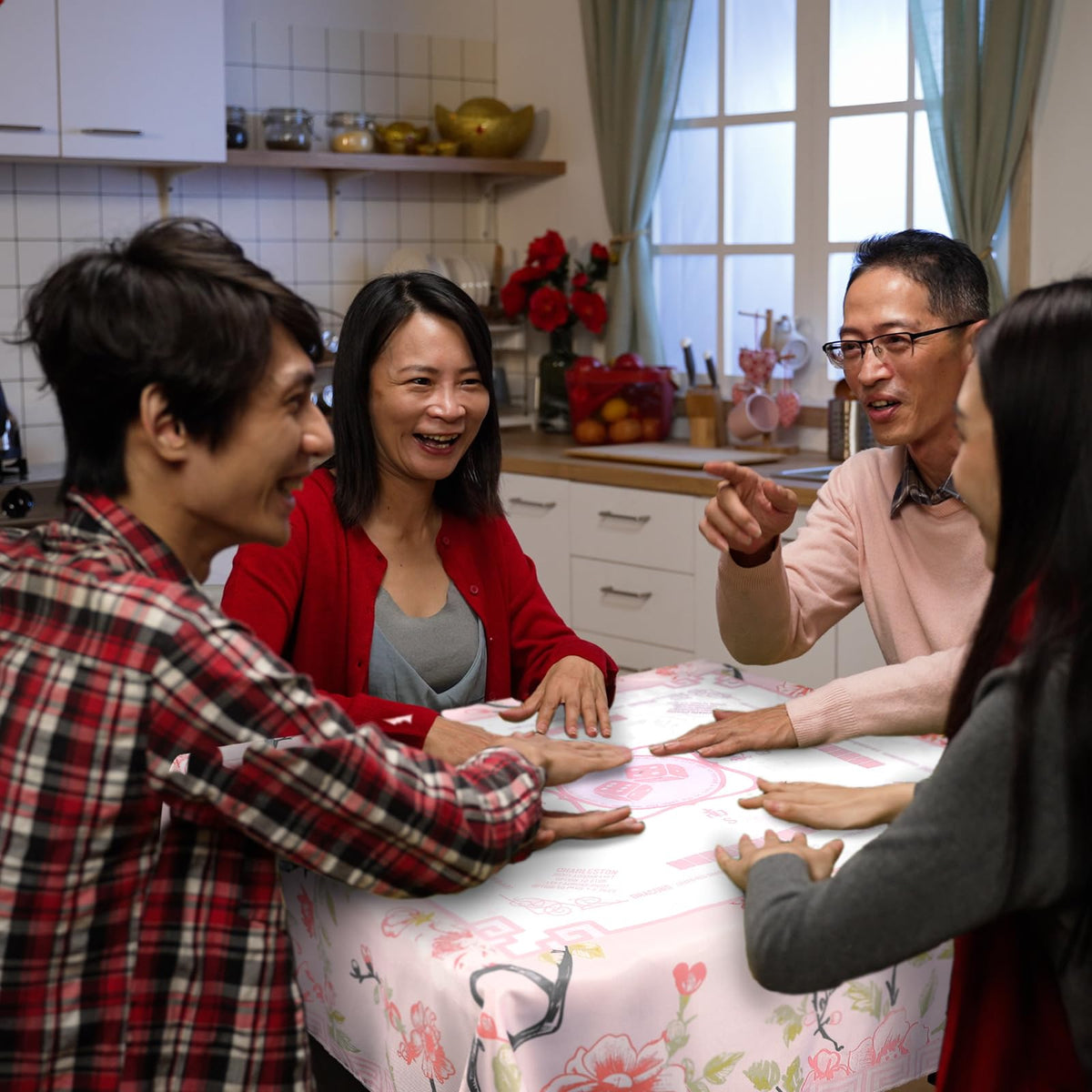 Oudain tablecloth includes color-coded rules to help beginners learn.