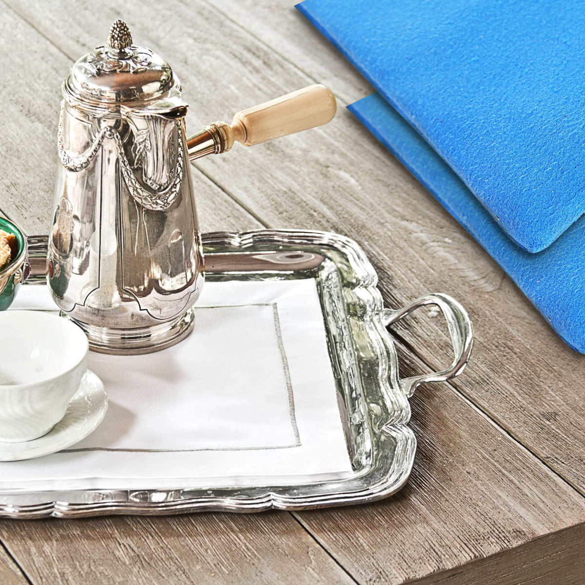 Oudain opaque design helps maintain privacy while storing valuables.