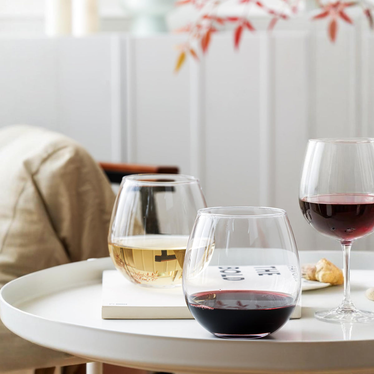 OUWO clear wine glass close-up highlighting clarity and shine