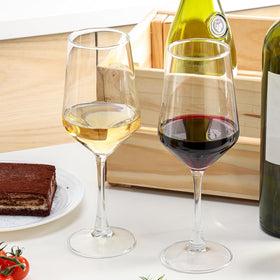 OUWO clear glass showcases wine color and luster beautifully.