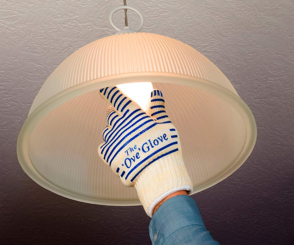 Ove Glove silicone non-slip grip reduces dropping pans