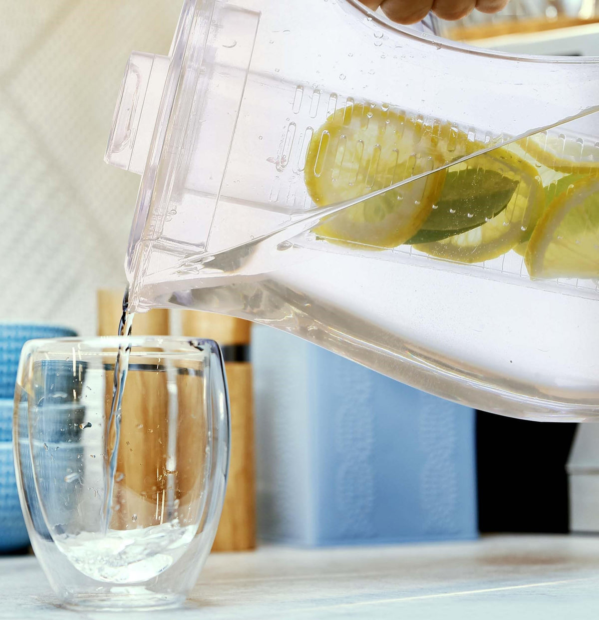 OVENTE pitcher ideal for lemonade, iced tea, and infused drinks at gatherings.