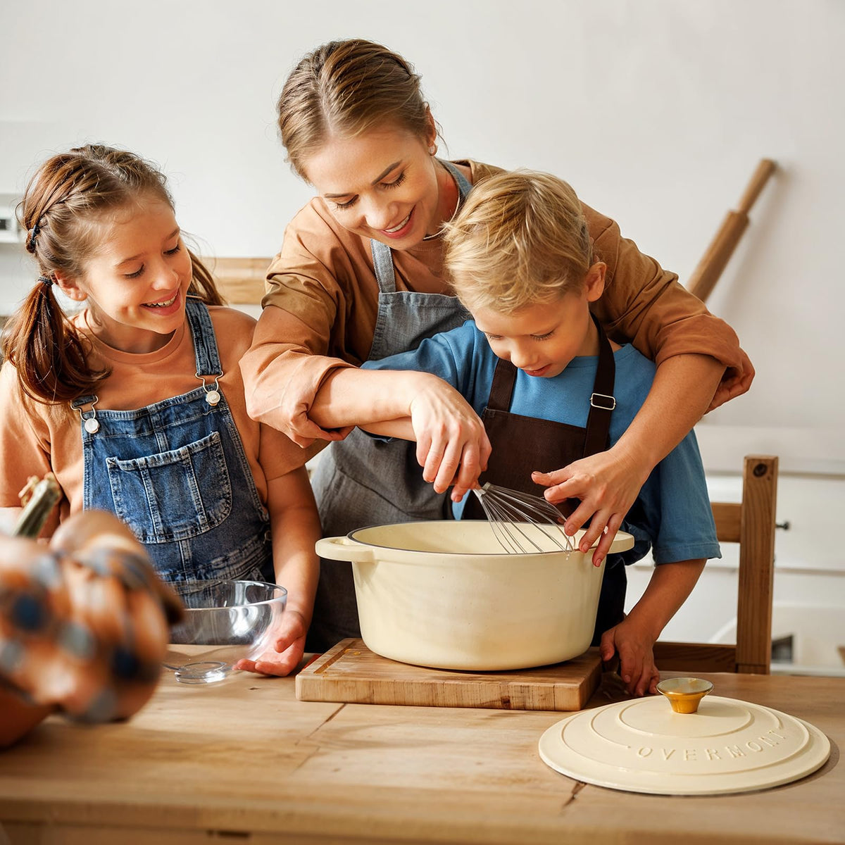 Overmont easy-clean enamel surface simplifies post-cook cleanup after meals.
