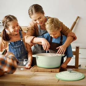 Overmont Verdant 5.5QT Dutch oven ideal for braising and roasting.