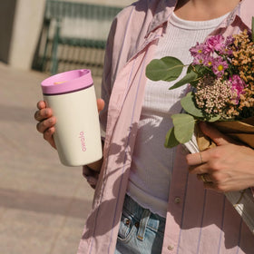 Daybreak pink and tan color adds a stylish morning touch with this tumbler.