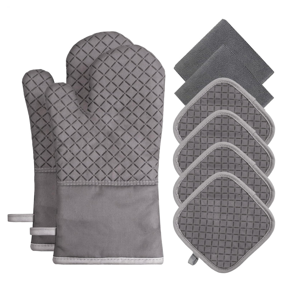 Owfeel 8-piece oven mitts and pot holders set, front view, for safe handling of hot bakeware