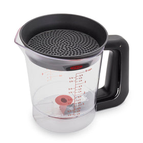 OXO Good Grips Good Gravy Fat Separator with pour spout delivers leaner gravies and sauces.