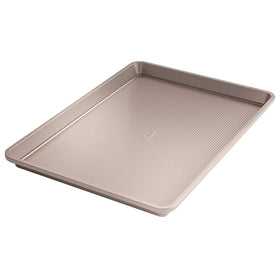 Top surface markings on the OXO sheet pan help identify sizes quickly