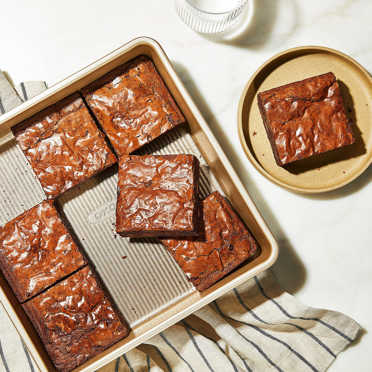 Dishwasher-safe design makes cleanup after baking fast and straightforward