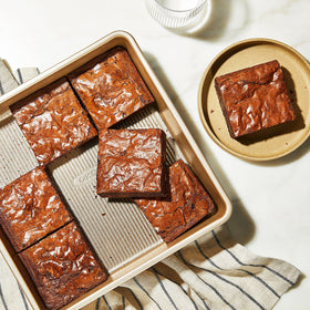 Dishwasher-safe design makes cleanup after baking fast and straightforward