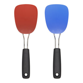 OXO Good Grips Nylon Flexible Turner head detail showing gentle flipping.