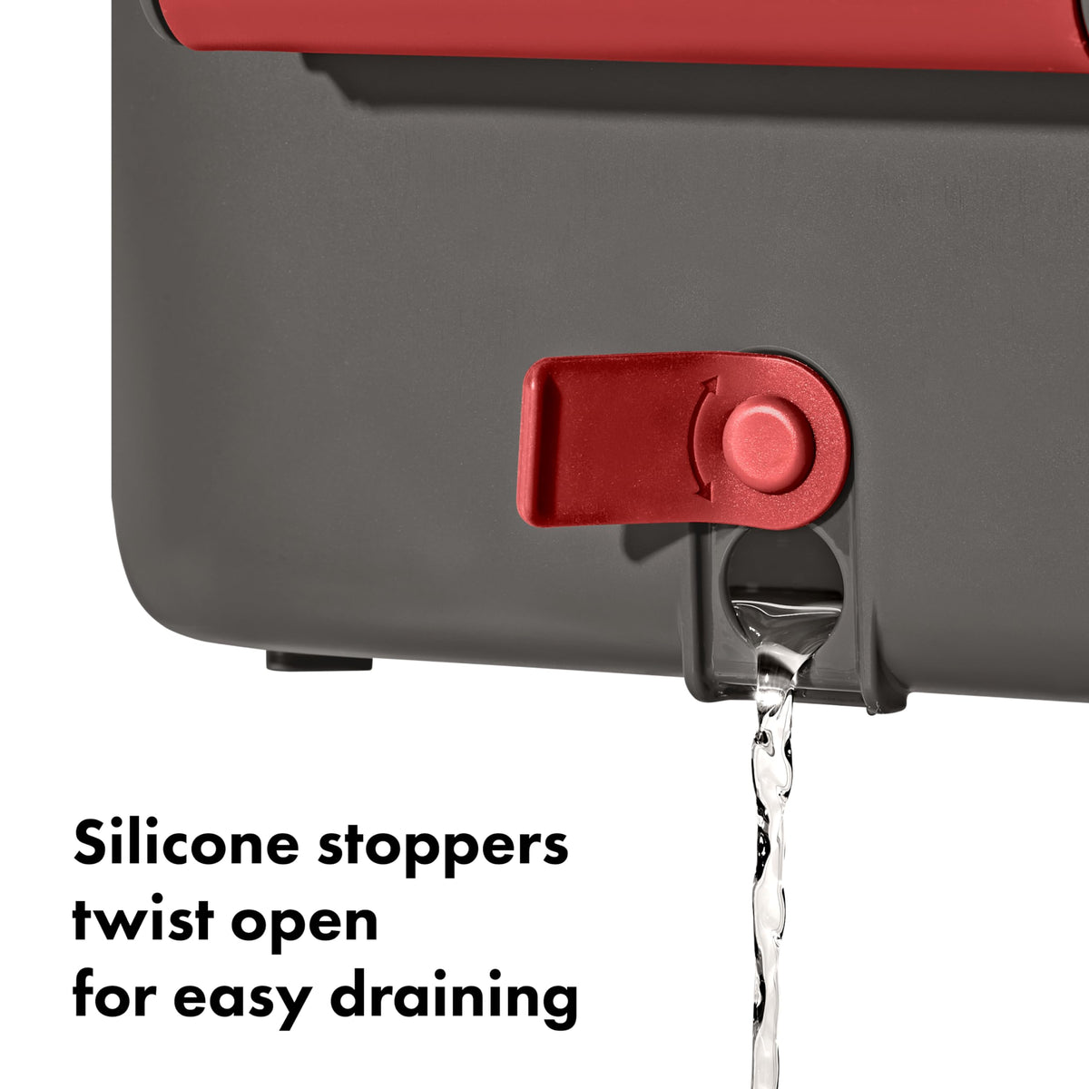 Drying rack with grooves for plates and cups in the OXO kit