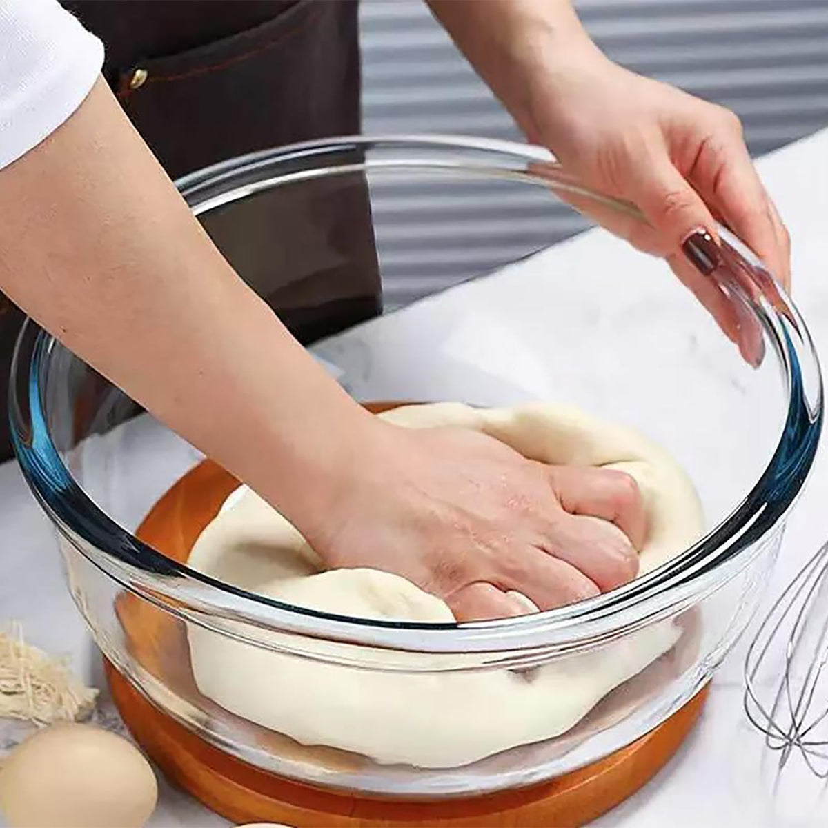 OZY large glass bowl ideal for refrigeration and baking prep.