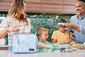 Built-in EcoFreeze packs keep foods cold without extra ice packs.