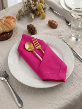 Palisa machine-washable cotton napkins simplify post-event cleanup.