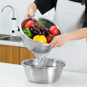 Paoli colander and bowl set with an 8.65-inch diameter for easy prep.