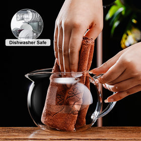 PARACITY ergonomic, heat-resistant handle enables safe, one-handed pouring