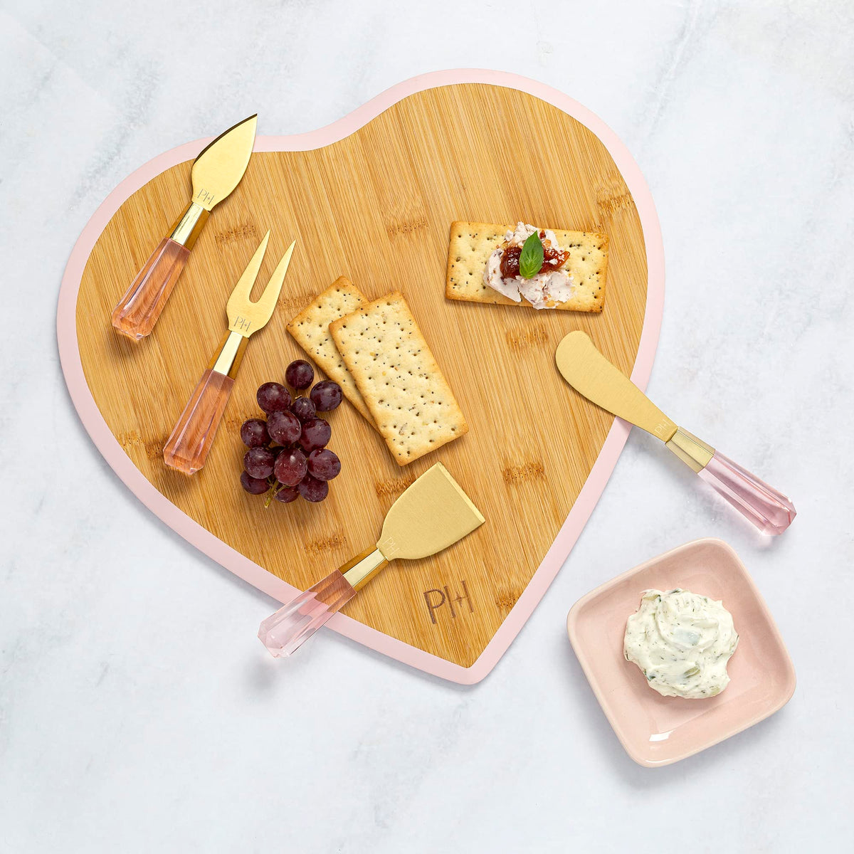 Paris Hilton gift-ready housewarming set for glamorous gifting