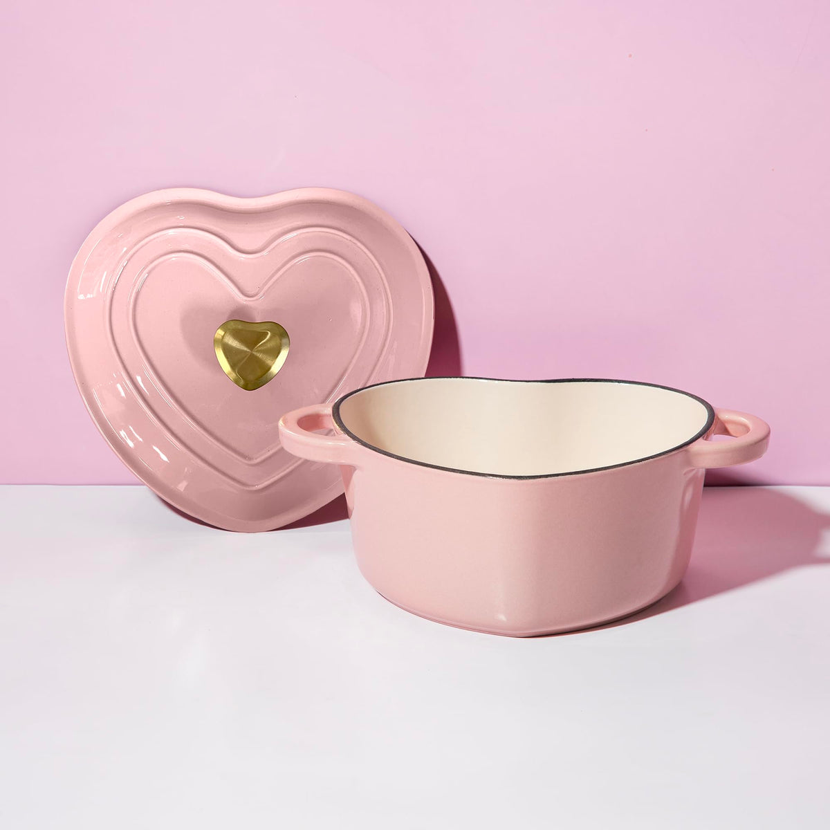 Paris Hilton 4-quart capacity, ideal for family meals and stylish kitchen presentation.