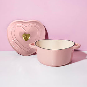 Paris Hilton 4-quart capacity, ideal for family meals and stylish kitchen presentation.