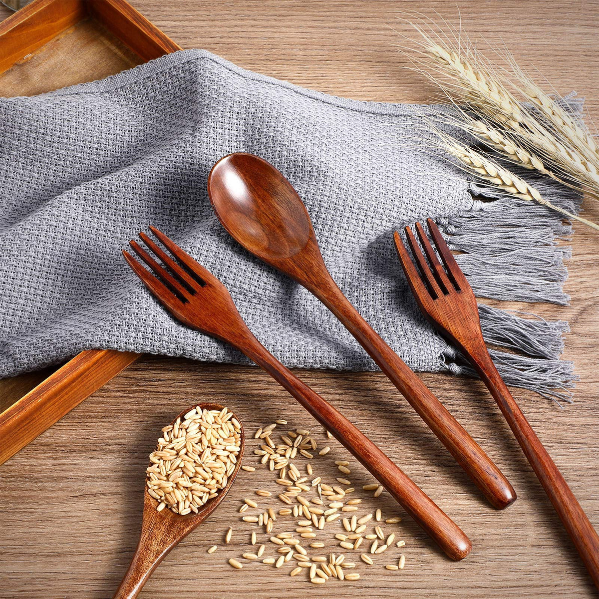 Patelai durable wooden cutlery supports repeated use at home or office.