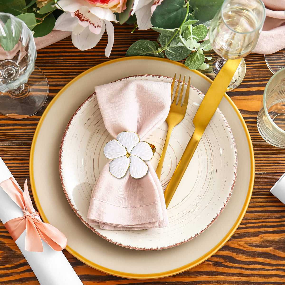 Patelai gold-embossed flower napkin ring close-up, durable alloy.