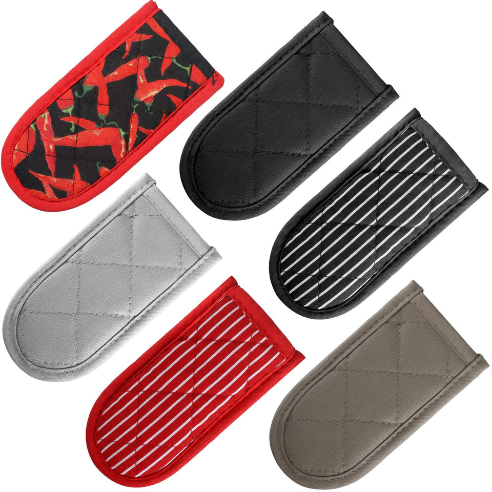 Patelai pan handle cover in grey protects hands during hot cast iron lifting.