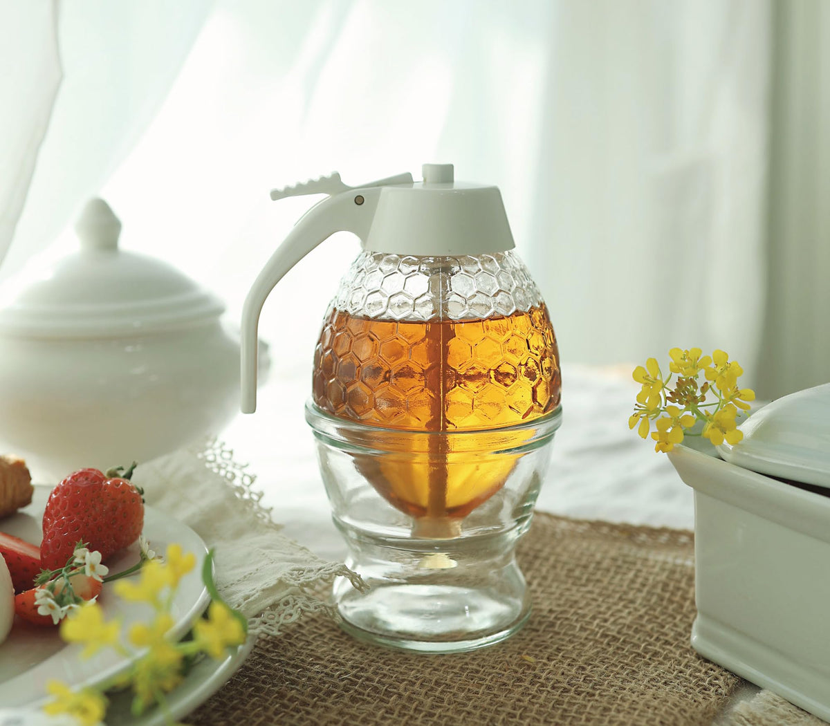 PAULSWAY airtight seal preserves freshness of honey and syrup.