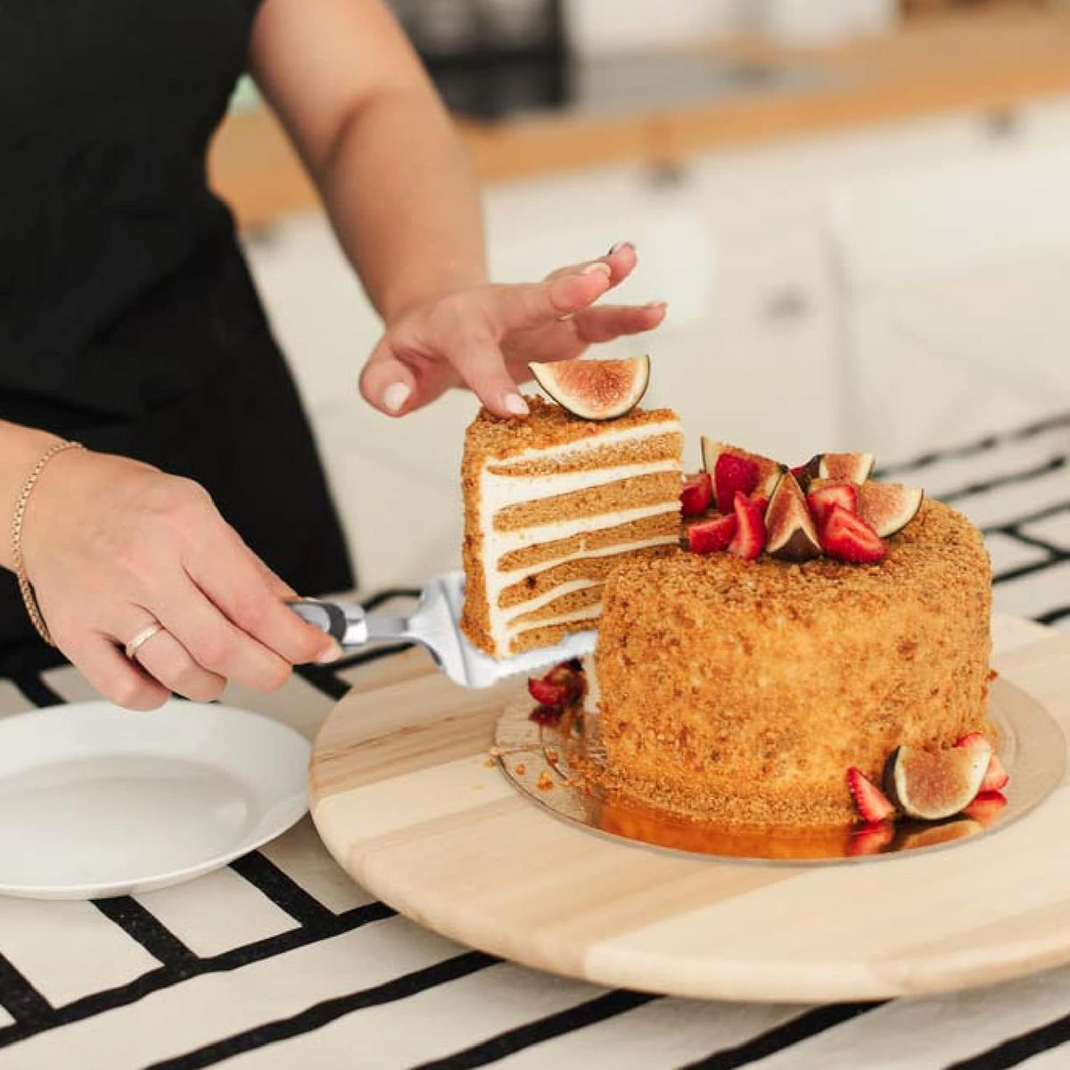 PAXNOK Dessert Tool set offers versatile serving in one compact bundle