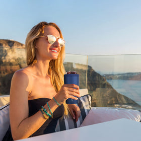Pealeap non-sweat exterior keeps hands dry during use
