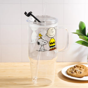 Peanuts airtight lid glass cup prevents spills during travel.