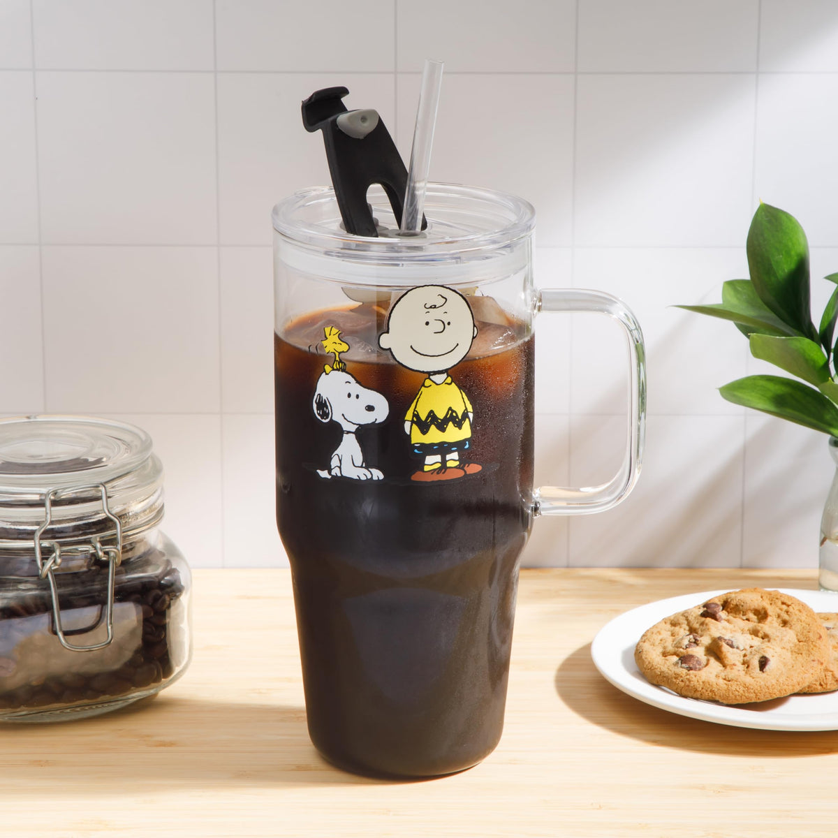 Peanuts Snoopy-woodstock design glass tumbler ideal for portable cold or hot drinks.