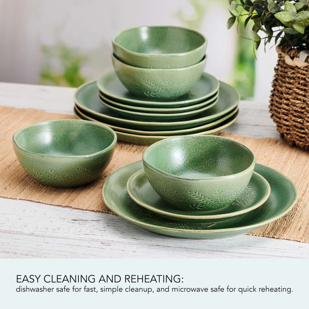 Pfaltzgraff Carrie green pattern close-up highlights floral texture.