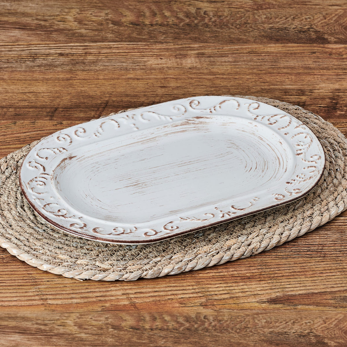 Pfaltzgraff Trellis platter highlights stoneware texture and rustic charm for main courses.