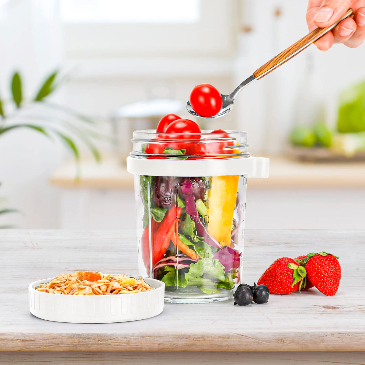 PFUM airtight lid and seal rings keep contents fresh and spill-free.