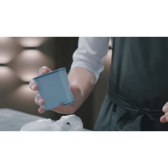 Philips AquaClean long-life icon signals extended filter life.