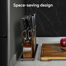 Piklohas kitchen knives enable precise chopping for everyday recipes.