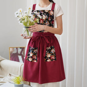 Pinknoke apron features two handy pockets for tools.