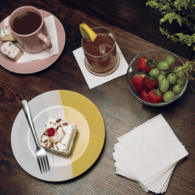 Pinnacle Supply cocktail napkins stacked demonstrate durability and absorbency for busy venues