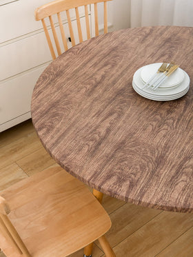 Pioggia elastic-edge tablecloth stretched over an oval table for a secure fit.
