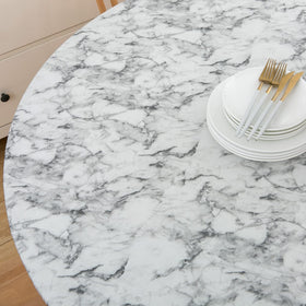 Pioggia waterproof tablecloth protects the surface from spills and stains.