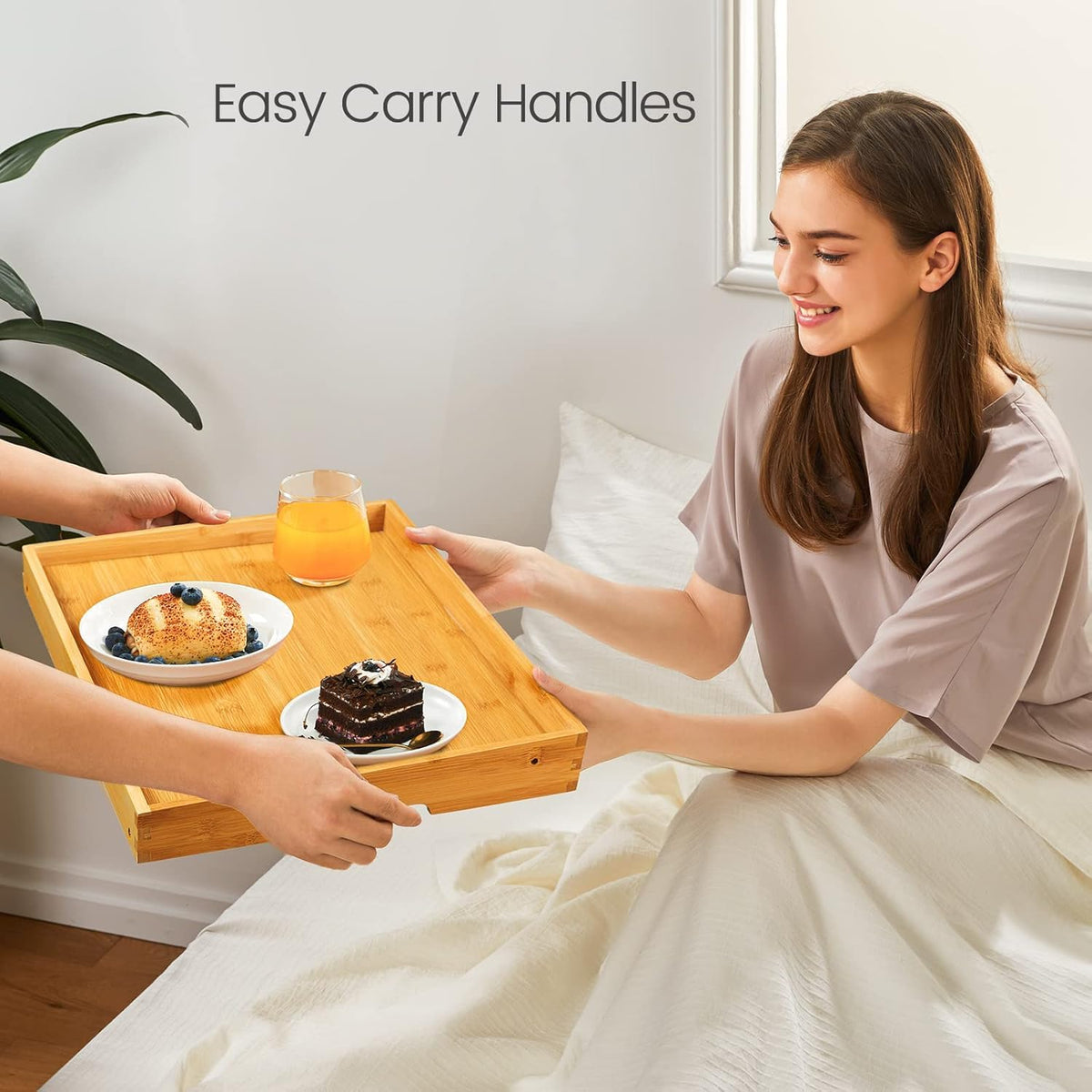 Pipishell tray with media slot for tablets and phones