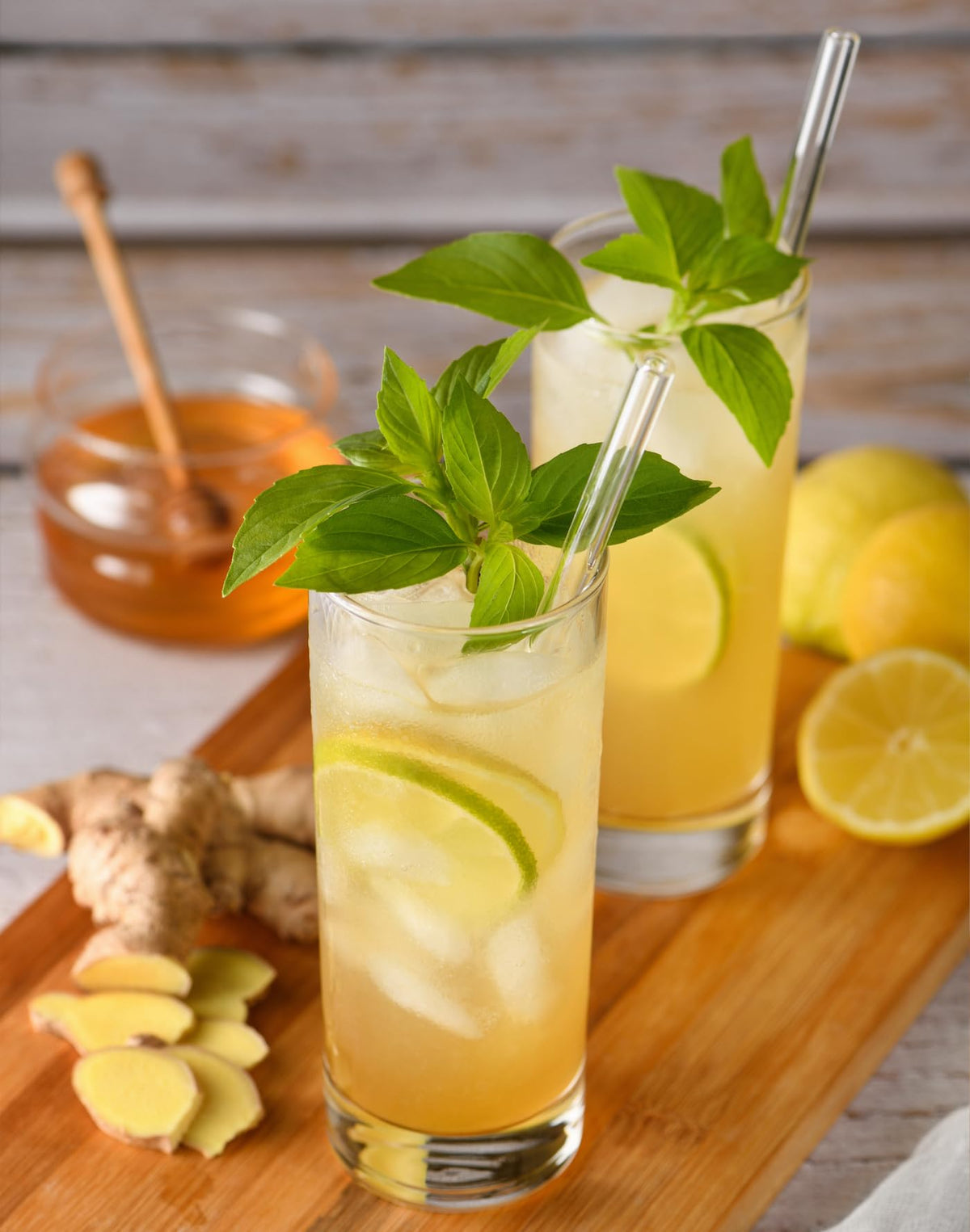 Piteno dishwasher-safe glass straw for quick, convenient cleaning.