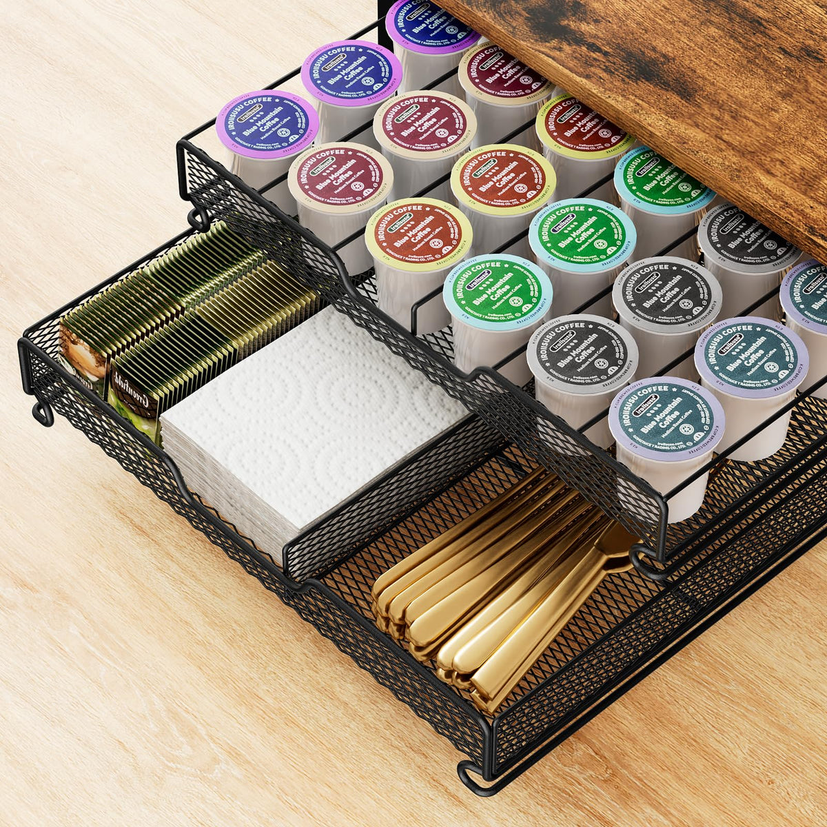 Plaviya non-slip base stabilizes the organizer on countertops