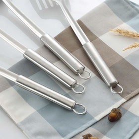 Pleafind ergonomic-handle design minimizes heat during long cooking sessions.
