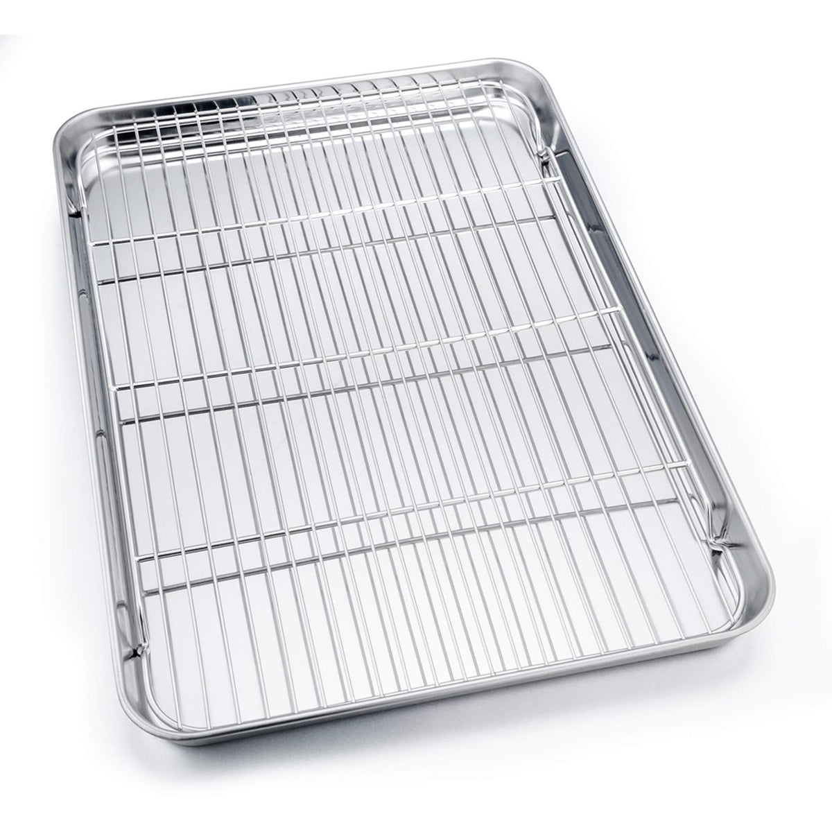 P&P CHEF deep-rim bakeware keeps juices contained during cooking.