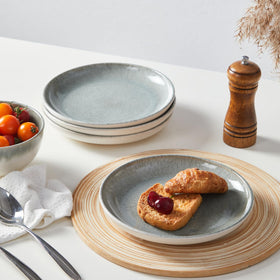 Pokini gradient glaze texture close-up demonstrates craftsmanship and scratch resistance.
