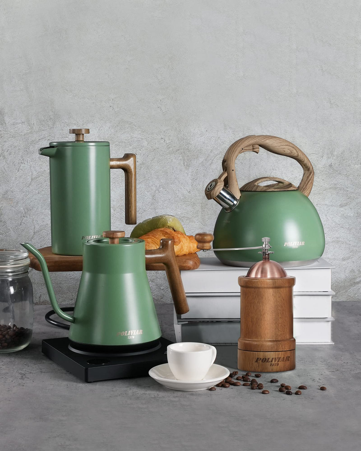 POLIVIAR easy-grip handle supports comfortable morning brewing.