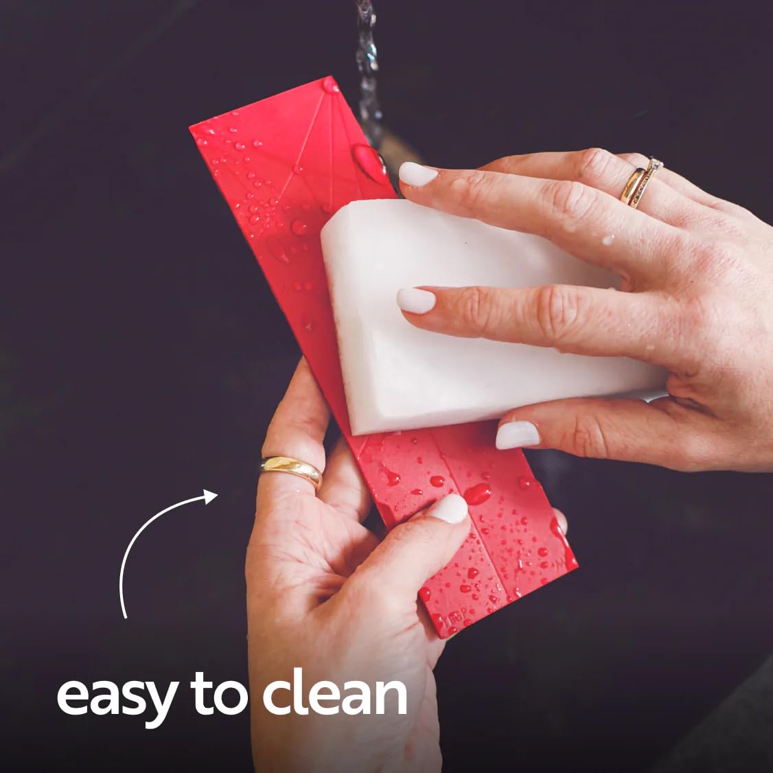 Leakproof Polygons spoon keeps measurements neat in wet or dry cooking