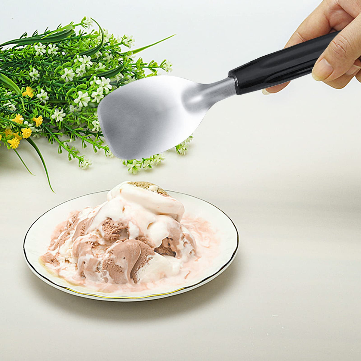 POWSHELF arthritis-friendly handle keeps grip comfortable during scooping